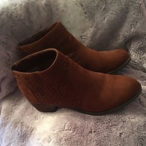 Short Carlos Santana brown boots